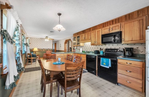 Seneca Rocks Cottage | Cabin ∙ 3 bedrooms ∙ 6 guests