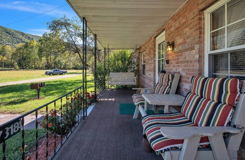 Seneca Rocks Cottage | Cabin ∙ 3 bedrooms ∙ 6 guests
