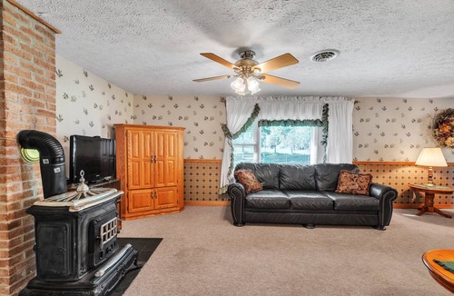 Seneca Rocks Cottage | Cabin ∙ 3 bedrooms ∙ 6 guests