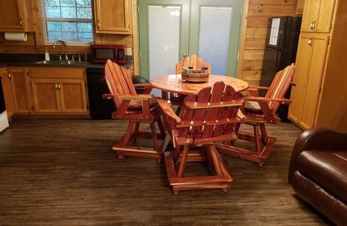 Lookout Mountain House | Cabin 3 is a Quiet log Cabin on Lookout Mountain 2 bedroom 2 bath