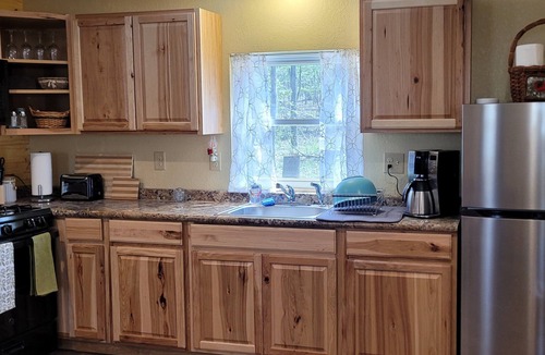 Dayton Cabin | Cabin in the Woods - 5 Miles to Dayton Boat Ramp! 2 miles to NACA Fort Bluff!