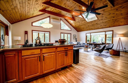 Walton Cabin | Cabin Noir - Private & Modern Cabin in the Western Catskills