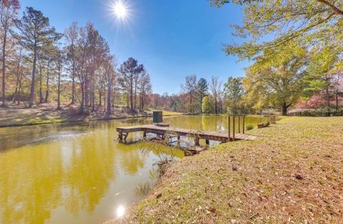 Hueytown House | Cabin with Catch and Release Pond in Hueytown!