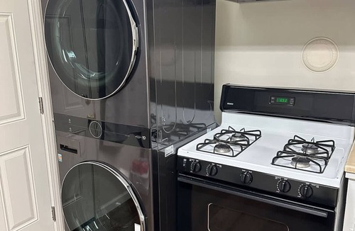Campbell House | Campbell Cozy Bright 2B 1b AC Close to Downtown