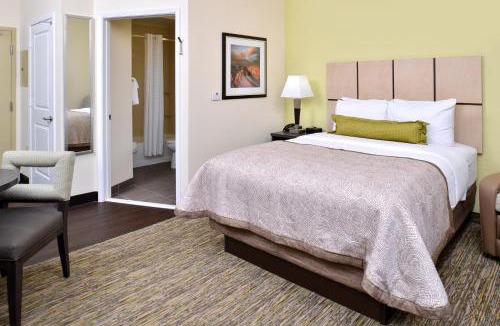 Kenedy Hotel | Candlewood Suites Kenedy by IHG