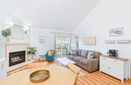 Tolovana Park House | Cannon beach vibes, steps to the beach,WIFI,3 full bedroom en suites with 3 fireplaces,Near Downtown
