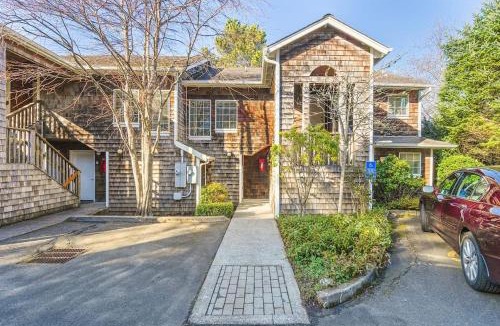 Tolovana Park House | Cannon beach vibes, steps to the beach,WIFI,3 full bedroom en suites with 3 fireplaces,Near Downtown