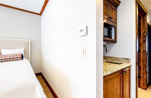 Park City House | Canyons Village Centric Studio 423 C - Two Queen