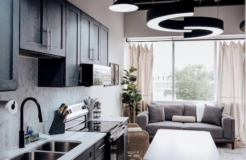 Montgomery Apartment | Capitol View 2BR | Luxury + WiFi & Rain Showers