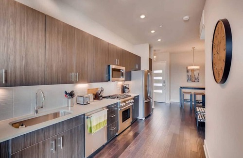 West End Condo | Capitol View Condos | Downtown Austin - Lone Star