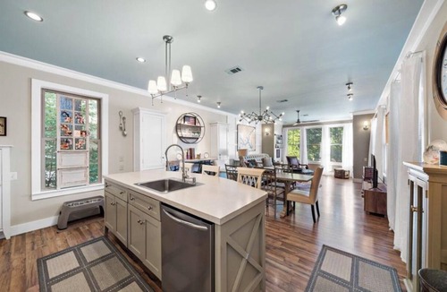 Eatonton Cottage | Captain’s Cove Lake Cottage with Dock, Pool, & Game Room