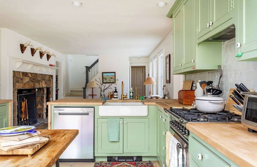 Rhinebeck House | Cardinal Crossing: Stylish & Spacious Hudson Valley Getaway with Heated Saltwate