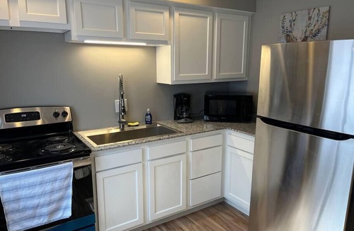 Norwood Apartment | Carter #4, Two bedroom unit near Xavier, Downtown