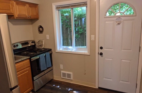 Norwood Apartment | Carter #5, Private Two Bed near Xavier, Downtown