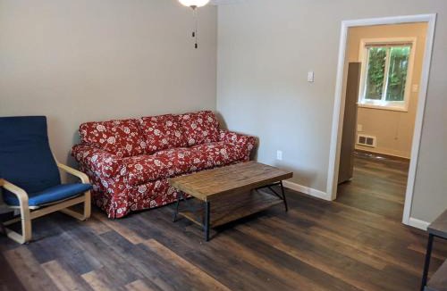 Norwood Apartment | Carter #5 Two bedroom unit near Xavier Downtown