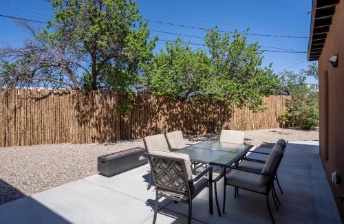 South Capitol House | Casa Buena, 3 BRs, WiFi, Fireplace, Near Santa Fe Plaza, Sleeps 6