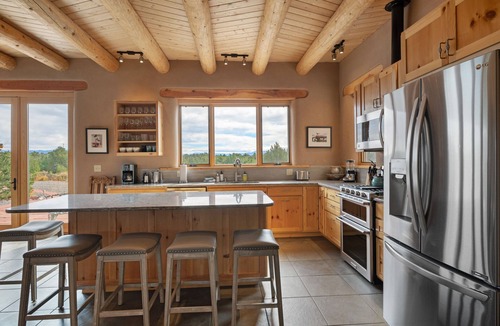 Taos House | Casa Cielo | New Desert Hideaway | Mountain View, Custom Décor, Hot Tub
