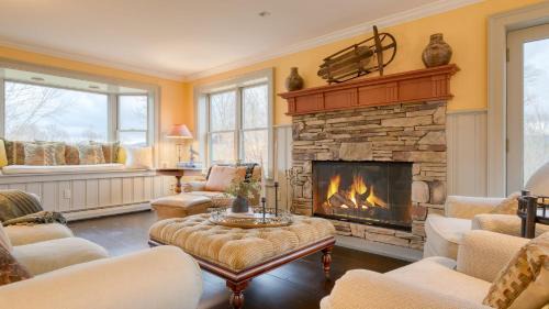 Ashland House | Catskill Park Farm by AvantStay Huge Yard Fire Pit Near Windham Ski Resort