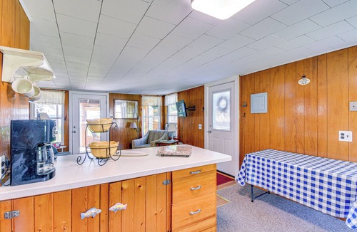 Poplar Ridge Cottage | Cayuga Lake Cottage: Private Dock & Deck!