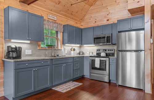 West Oneonta Cabin | Cedars Log Home : Brand New Lake Front w Kayaks & Hot Tub!