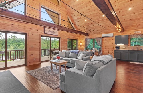 West Oneonta Cabin | Cedars Log Home : Brand New Lake Front w Kayaks & Hot Tub!