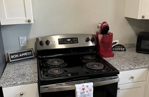 Oswego Apartment | Central and Stylish 1-bedroom apartment with WiFi in Charming Oswego