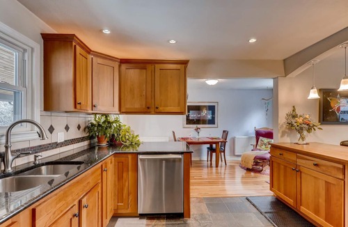 Baseline Sub House | ~ Central Boulder Gem - Walk to CU/Folsom - 20 acre park out the back gate ~
