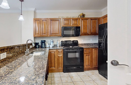Gatlinburg Condo | Central condo with private balcony, free attraction tickets, & pool/hot tub