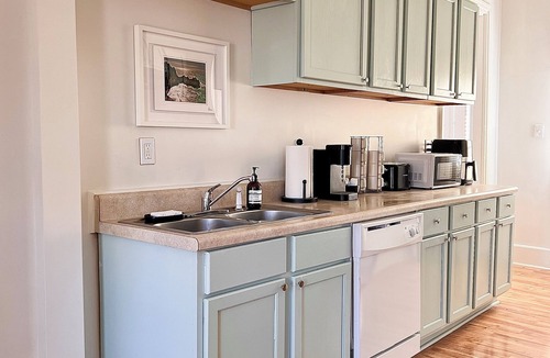 New Pathways House | Central Memphis Stay - Blocks from Beale Street & FedEx Forum