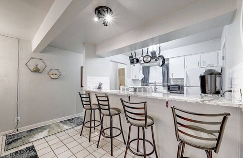 Tarrytown Condo | Centrally Located in Historic Tarrytown