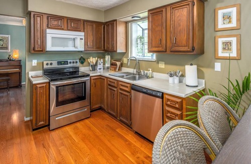 Florence House | Centrally Located near airport, Museums, and More, with 4 BRs and 3 Full Baths