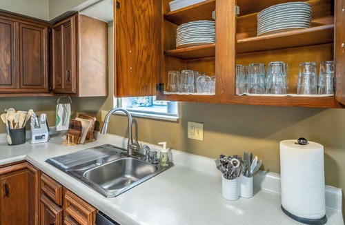 Florence House | Centrally Located near airport, Museums, and More, with 4 BRs and 3 Full Baths