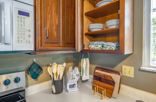 Florence House | Centrally Located near airport, Museums, and More, with 4 BRs and 3 Full Baths