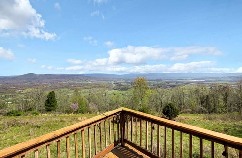 Old Fields House | Chalet w Stunning Views, Hot Tub, Fire Pit, & WiFi