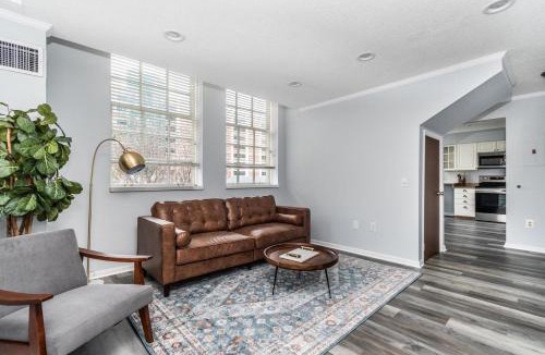 Thompson Square - Bunker Hill Apartment | Charlestown 2br w in-unit wd close to dining BOS-962