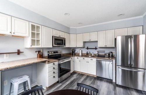 Thompson Square - Bunker Hill Apartment | Charlestown 2br w in-unit wd close to dining BOS-962