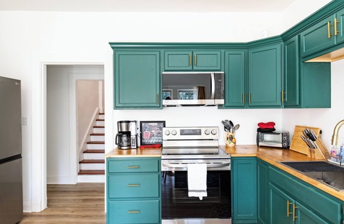 Knoxville House | Charm of Crestview! 5-bedroom house in serene Knoxville!
