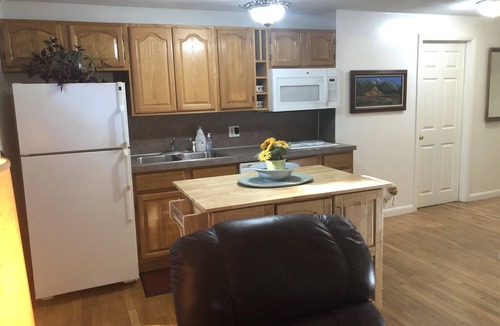 Wakefield-Peacedale Apartment | Charming 1 bedroom apartment close to downtown shopping, restaurants and beaches