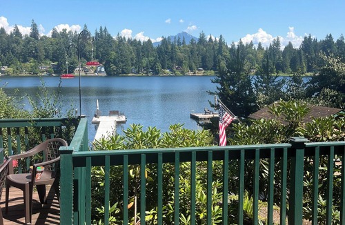 Lake Bosworth Cabin | Charming 1 bedroom cabin on Lake Bosworth. Close to historic downtown Snohomish