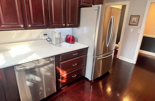Cincinnati House | Charming 2-bedroom 2 1/2 bath House with WiFi and AC in fabulous Cincinnati