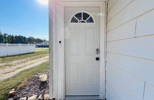 Bridgman House | Charming 2-bedroom pet friendly house, close to Weko Beach & Wine Trail