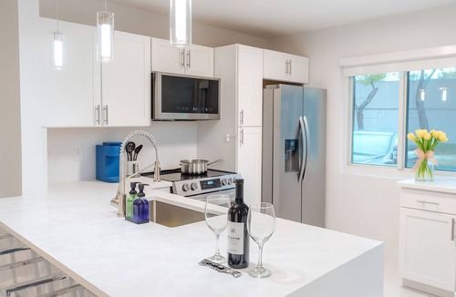 Melaleuca Gardens House | Charming 2-bedroom house with AC, WiFi in marvelous Dania Beach