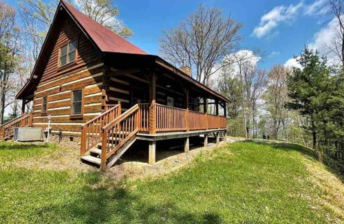 Del Rio Cabin | Charming 2 Bedroom with Loft Bedroom in the Beautiful Smokey Mountains!nn