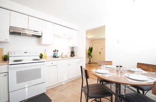 Everett House | Charming 2B1B 1 King 1Queen#Remodeled#Wifi#Parking