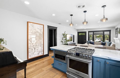 Mid City House | Charming 2BR in Heart of LA with Spacious Backyard