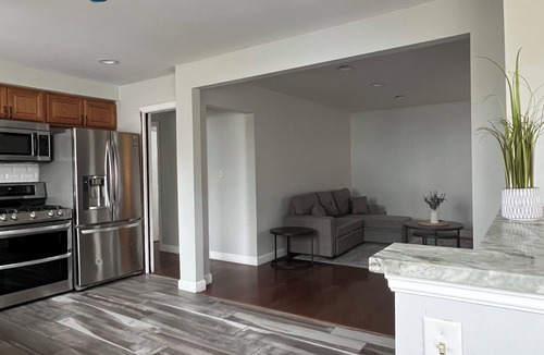 Dearborn Heights House | Charming 3-bedroom house in Dearborn Heights with AC, WiFi