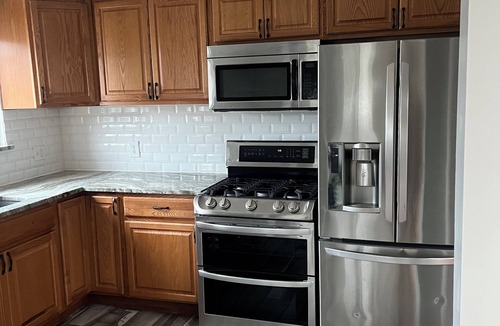 Dearborn Heights House | Charming 3-bedroom house in Dearborn Heights with AC, WiFi