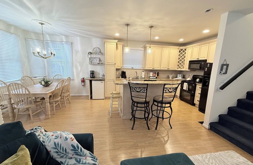 Gold Coast Condo | Charming 3-bedroom 2 bath , 1st floor condo on 23rd & Asbury