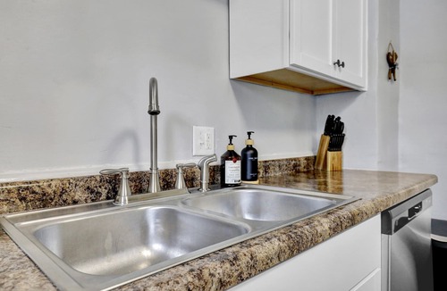 Lansing House | Charming 3-bedroom house with AC and WiFi in lovely Lansing