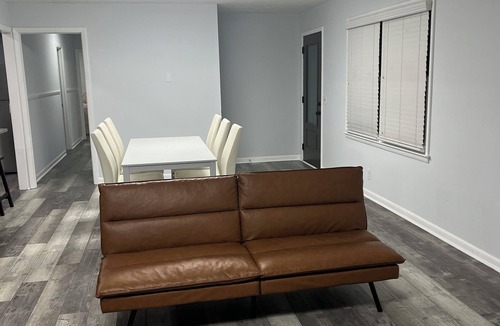 Monroe House | Charming 3-bedroom house in delightful Monroe with WiFi, AC. n